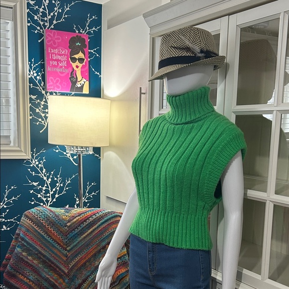 STUNNING Zara BRIGHT Green Sleeveless Turtleneck Sweater. In size M - Picture 2 of 12